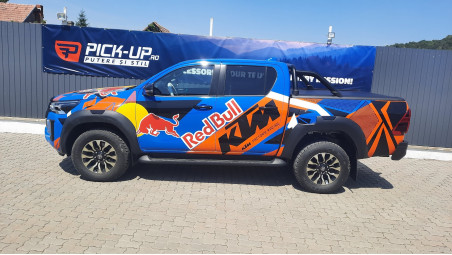 Montage Laderaum-Rollo und Überrollbügel auf Toyota Hilux 2020