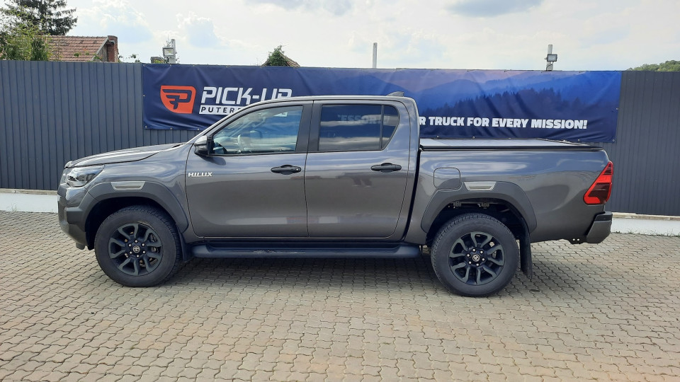 Montage Laderaum-Rollo auf Toyota Hilux 2018