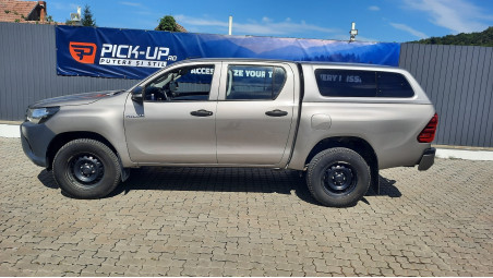 Canopy installed on Toyota hilux 2019