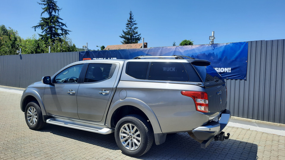 Canopy, bullbar installed n Mitsubishi L200 2016