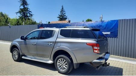 Keménytető és bullbar felszerelése Mitsubishi L200 2016-ra