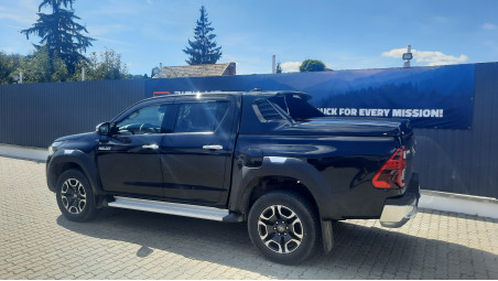 Montage Laderaumabdeckung (Klapp-Typ) auf Toyota Hilux 2021