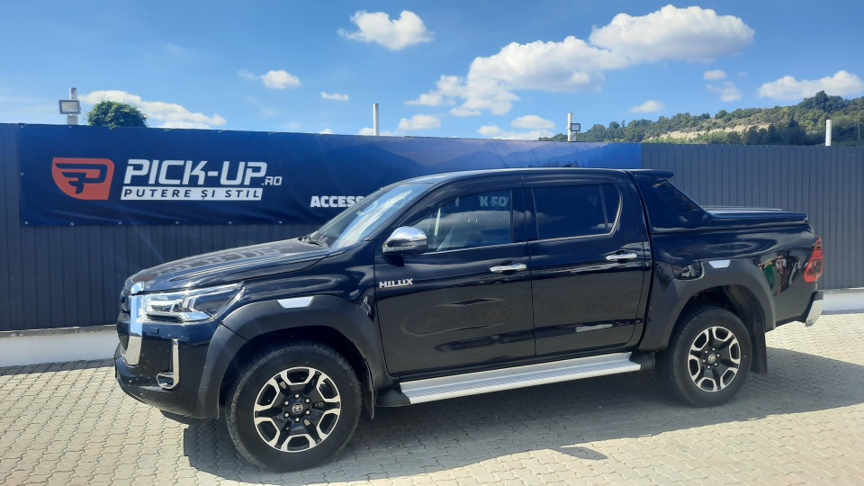 Montage Laderaumabdeckung (Klapp-Typ) auf Toyota Hilux 2021