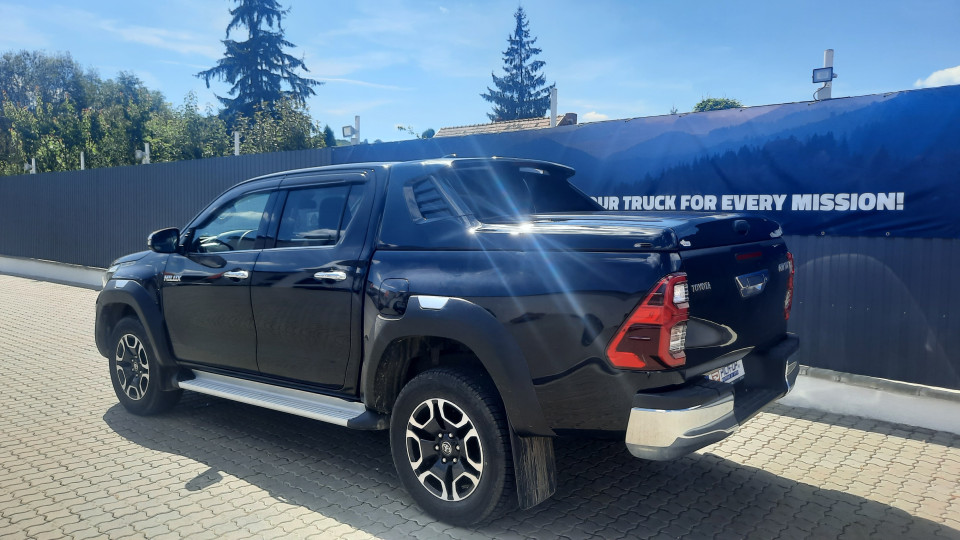 Montage Laderaumabdeckung (Klapp-Typ) auf Toyota Hilux 2021