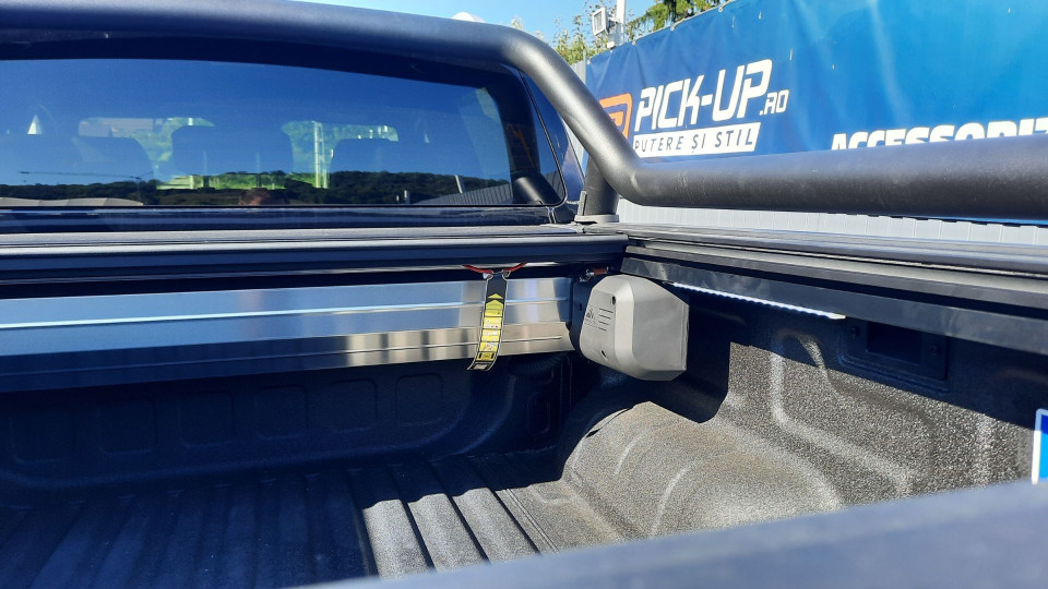 Montage Laderaum-Rollo Volkswagen Amarok 2023