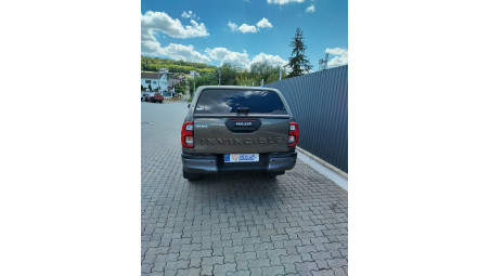 2020 Toyota Hilux keménytető beszerelés