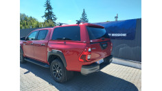 Keménytető és motorháztető platóbélés beszerelése a Toyota Hilux 2020-ra 2