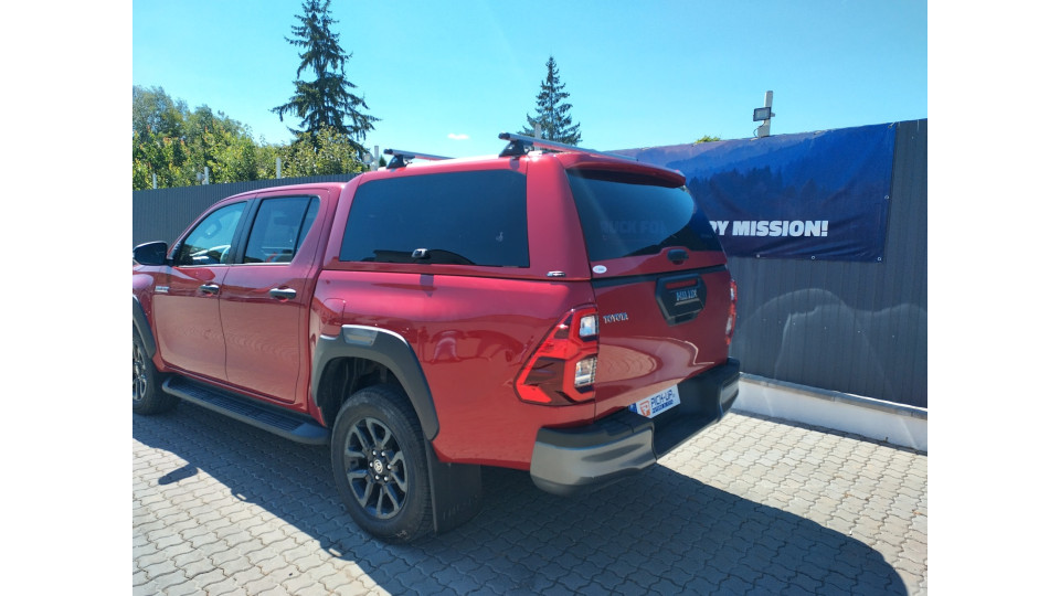 Canopy, bed liner installed on Toyota Hilux 2020