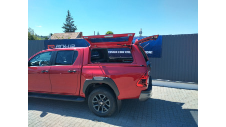 Keménytető és motorháztető platóbélés beszerelése a Toyota Hilux 2020-ra