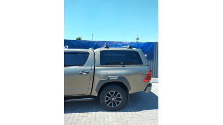 Montage hardtop auf Toyota Hilux 2020
