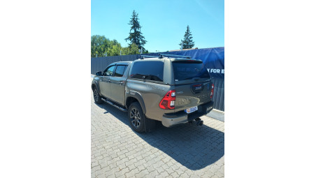 Canopy installed on Toyota Hilux 2020