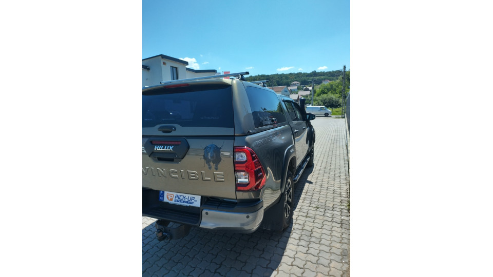 Keménytető / Felépítmény telepítés a Toyota Hilux 2020-ra
