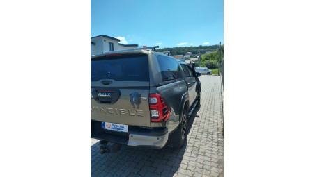 Canopy installed on Toyota Hilux 2020