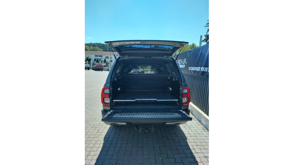 Montage hardtop auf Toyota Hilux 2020