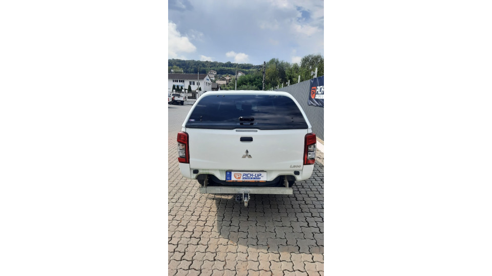 Canopy installed on Mitsubishi L200 2019