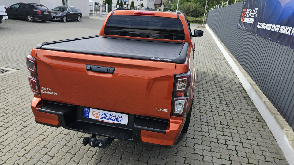Montage Laderaum-Rollo auf Isuzu D-Max 2020