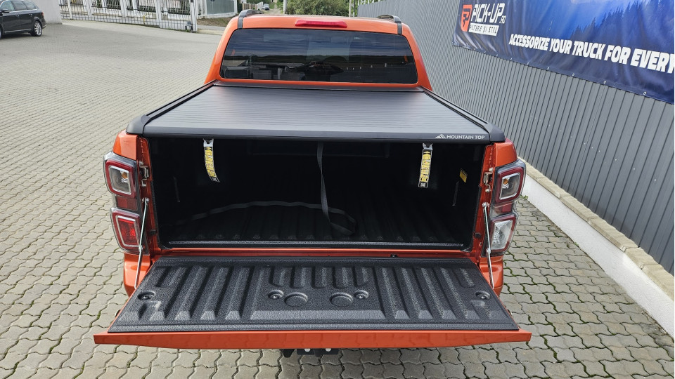 Montage Laderaum-Rollo auf Isuzu D-Max 2020