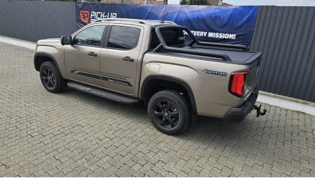 Montage Laderaum-Rollo auf Volkswagen Amarok 2023
