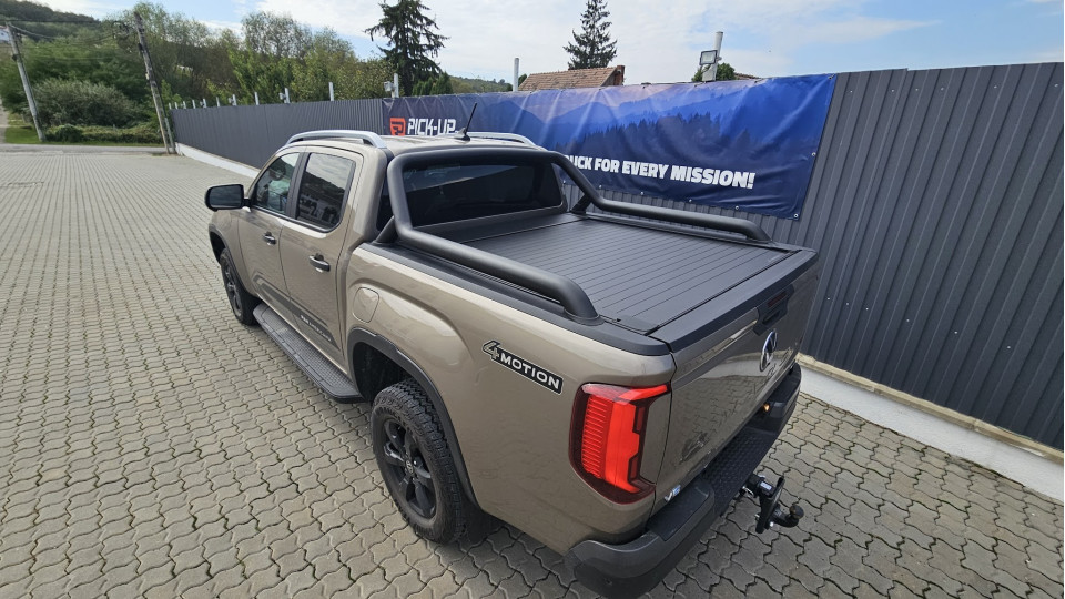 Montage Laderaum-Rollo auf Volkswagen Amarok 2023