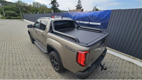 Montage Laderaum-Rollo auf Volkswagen Amarok 2023