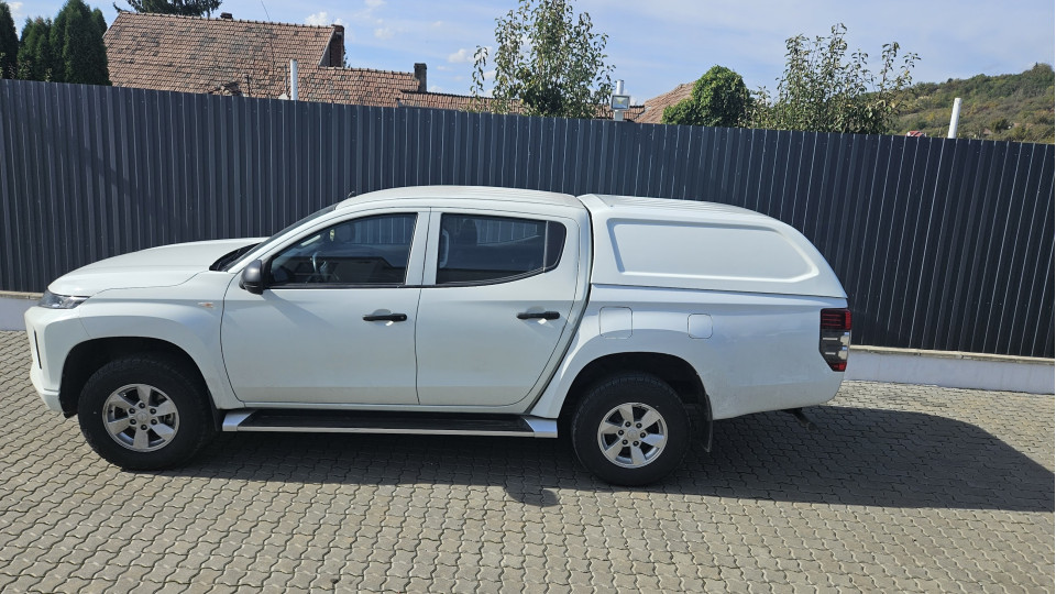 Canopy, bed liner insatlled on Mitsubishi L200 2020