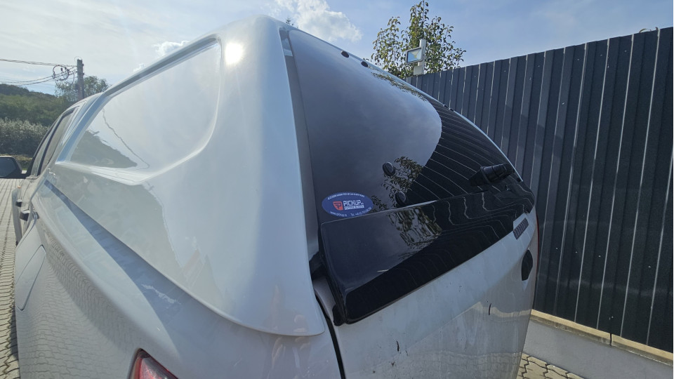 Canopy, bed liner insatlled on Mitsubishi L200 2020