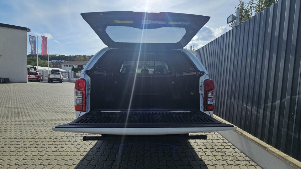 Keménytető és platóbélés beszerelése a Mitsubishi L200 2020-ra