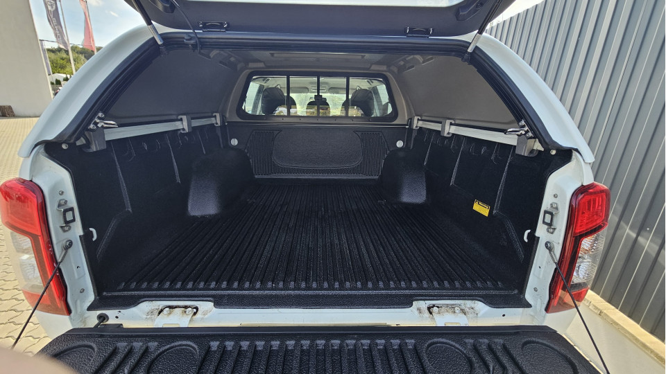 Montage hardtop und Laderaumauskleidung auf Mitsubishi L200 2020