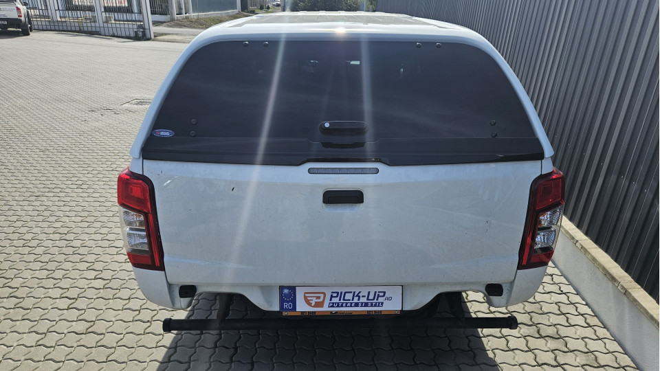 Canopy, bed liner insatlled on Mitsubishi L200 2020