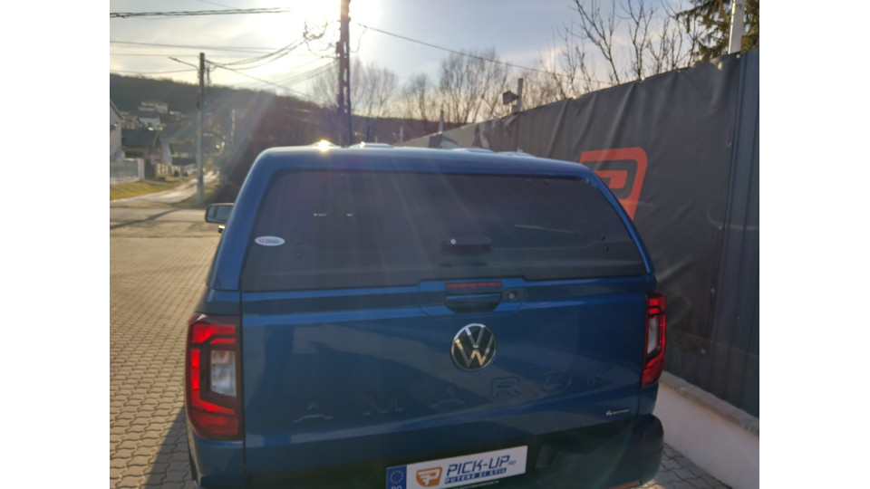 Keménytető, párnázat, küszöb, redőnyrásegítés beszerelése Volkswagen Amarok 2024-re