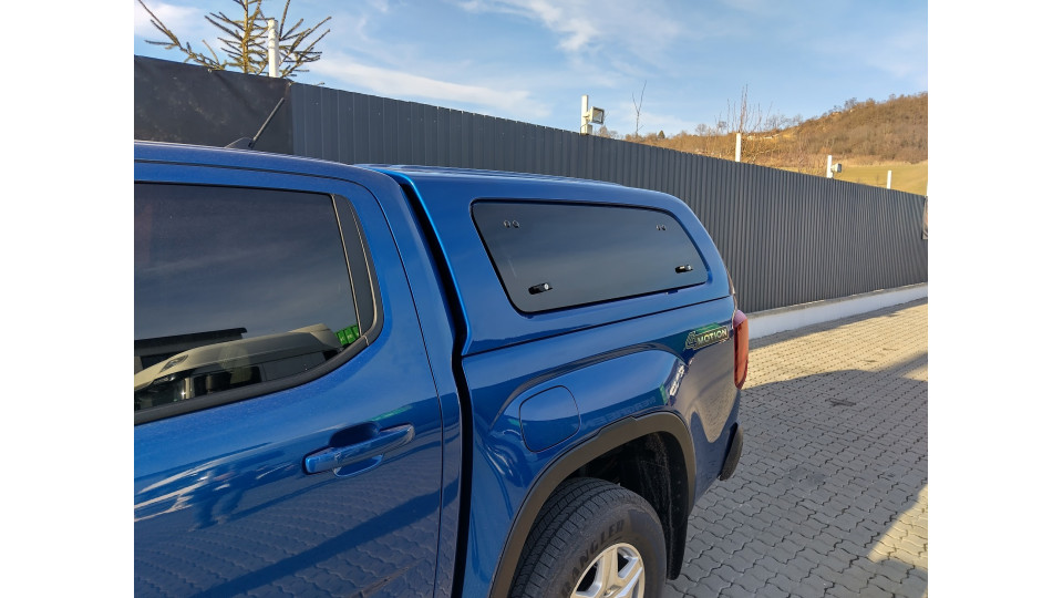 Keménytető, párnázat, küszöb, redőnyrásegítés beszerelése Volkswagen Amarok 2024-re