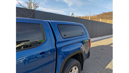 Keménytető, párnázat, küszöb, redőnyrásegítés beszerelése Volkswagen Amarok 2024-re