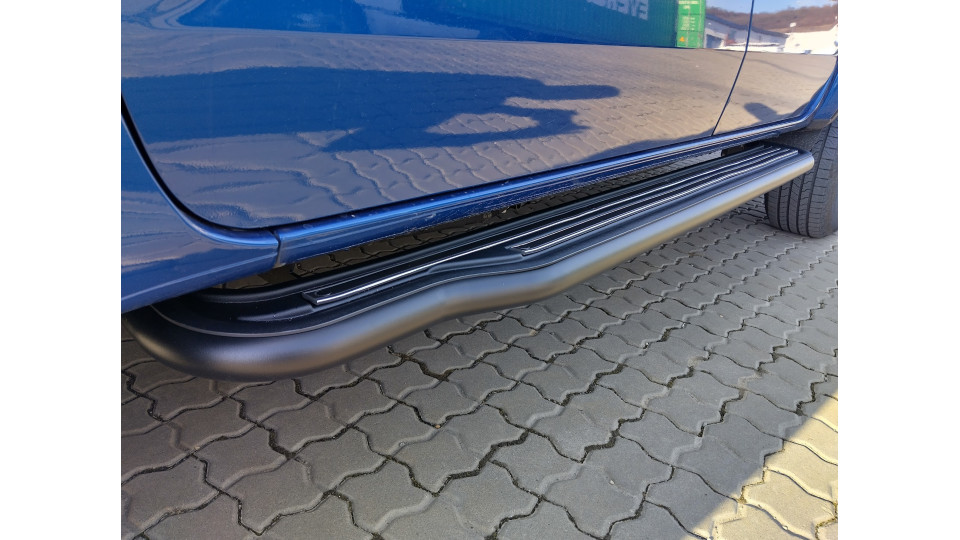 Keménytető, párnázat, küszöb, redőnyrásegítés beszerelése Volkswagen Amarok 2024-re