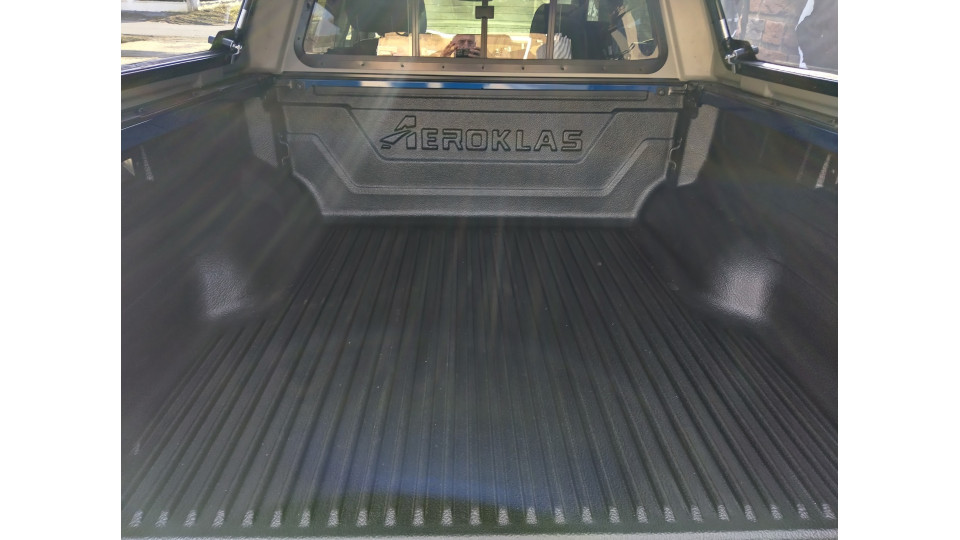 Montage Hardtop, Laderaumauskleidung, Trittbrett, Heckklappenassistenz auf Volkswagen Amarok 2024