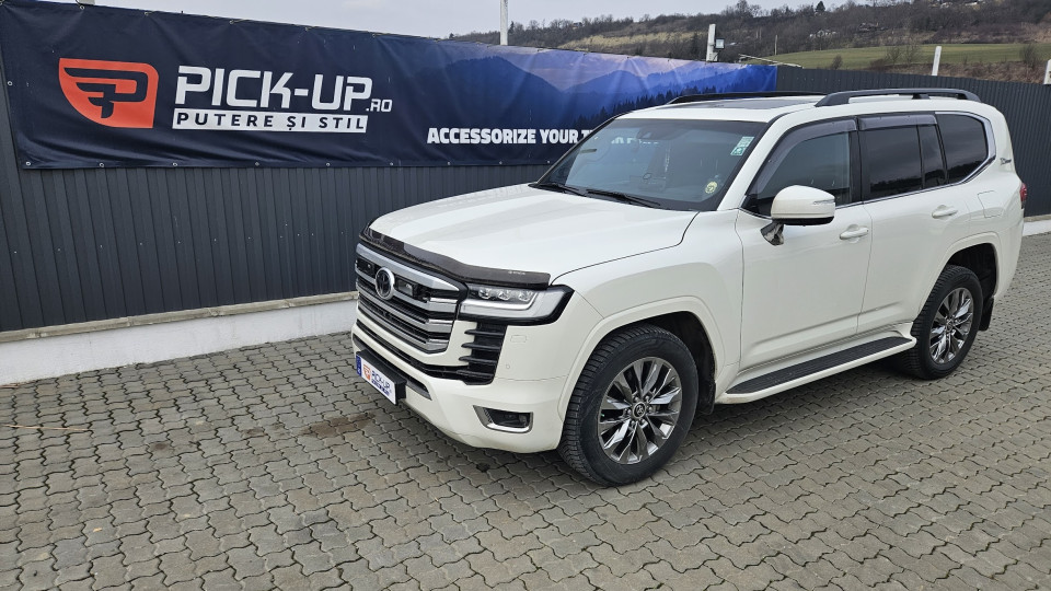 Motorháztető terelő és reflektor felszerelése a Toyota Land Cruiserre