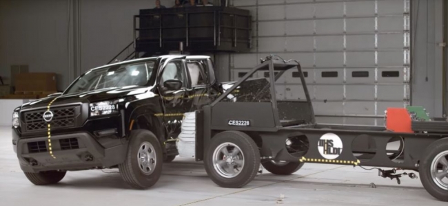 Pick-up-urile de dimensiuni medii se comportă bine la testele de impact lateral